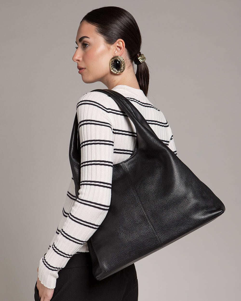 Giulia Leather Shoulder Bag in Black