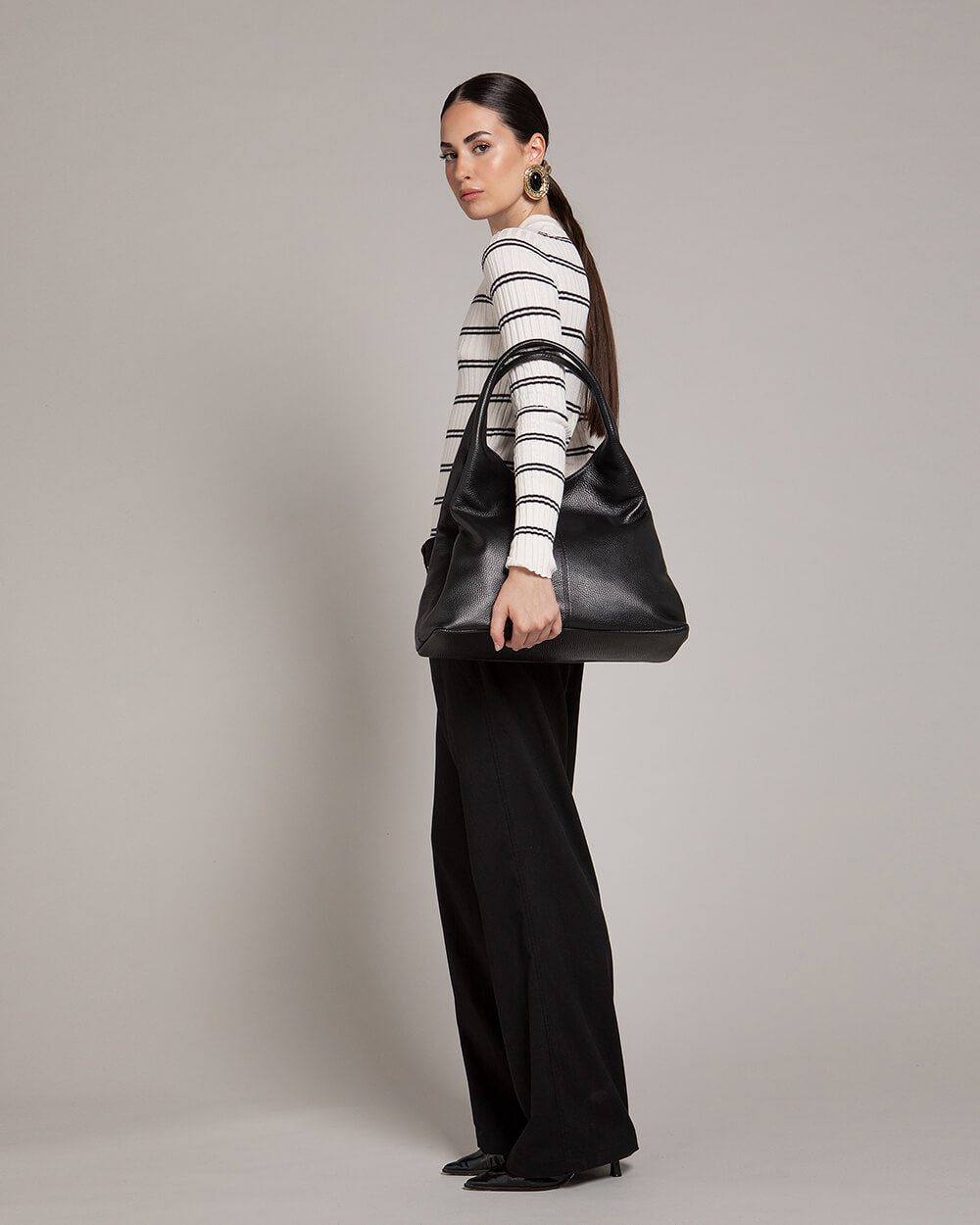 Giulia Leather Shoulder Bag in Black