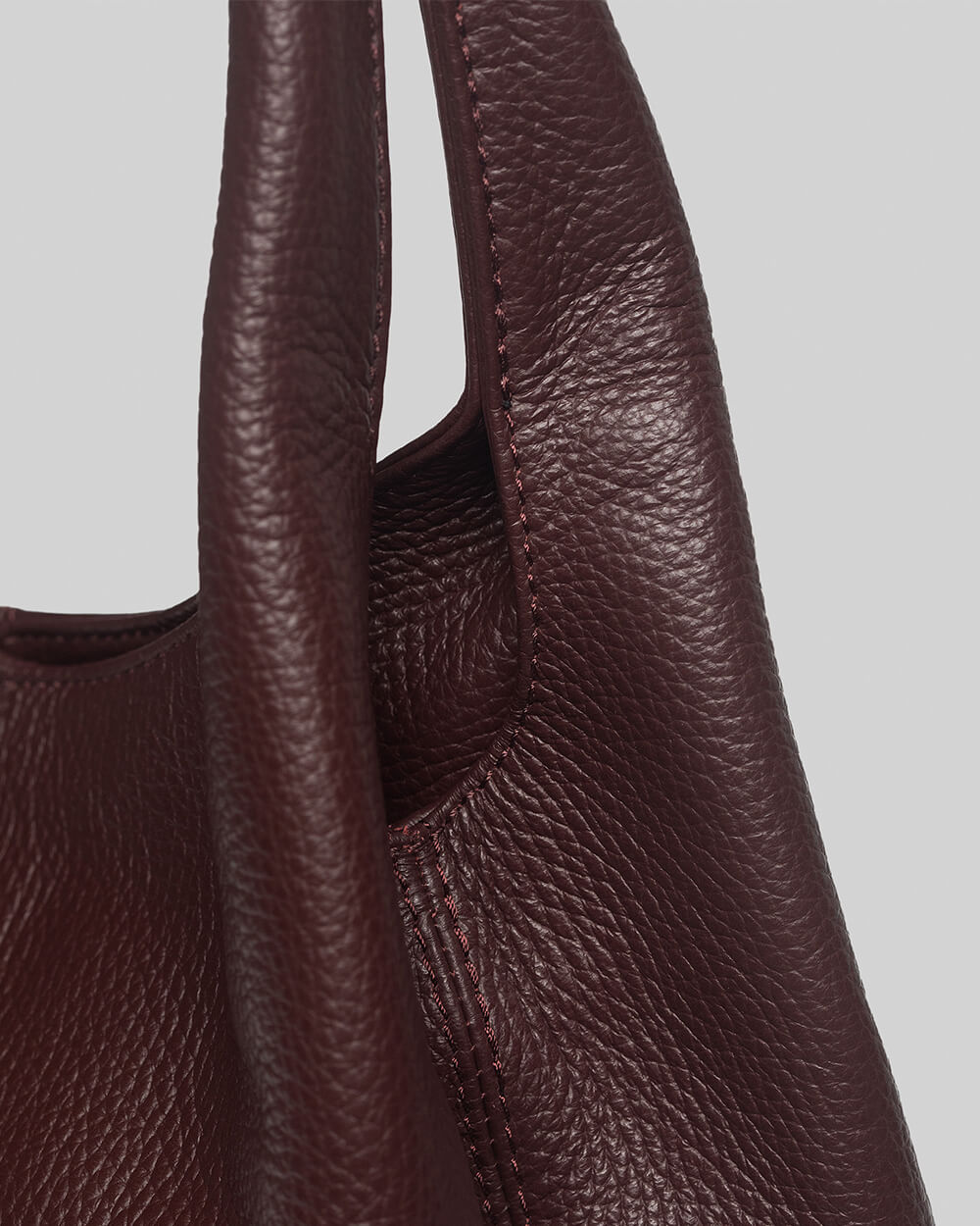 Giulia Leather Shoulder Bag in Burgundy