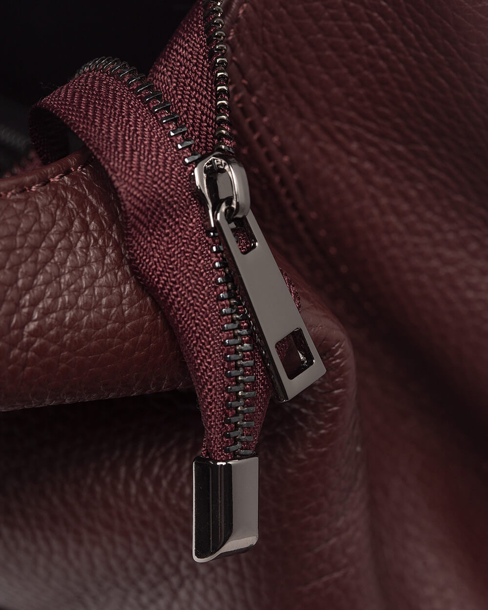 Giulia Leather Shoulder Bag in Burgundy