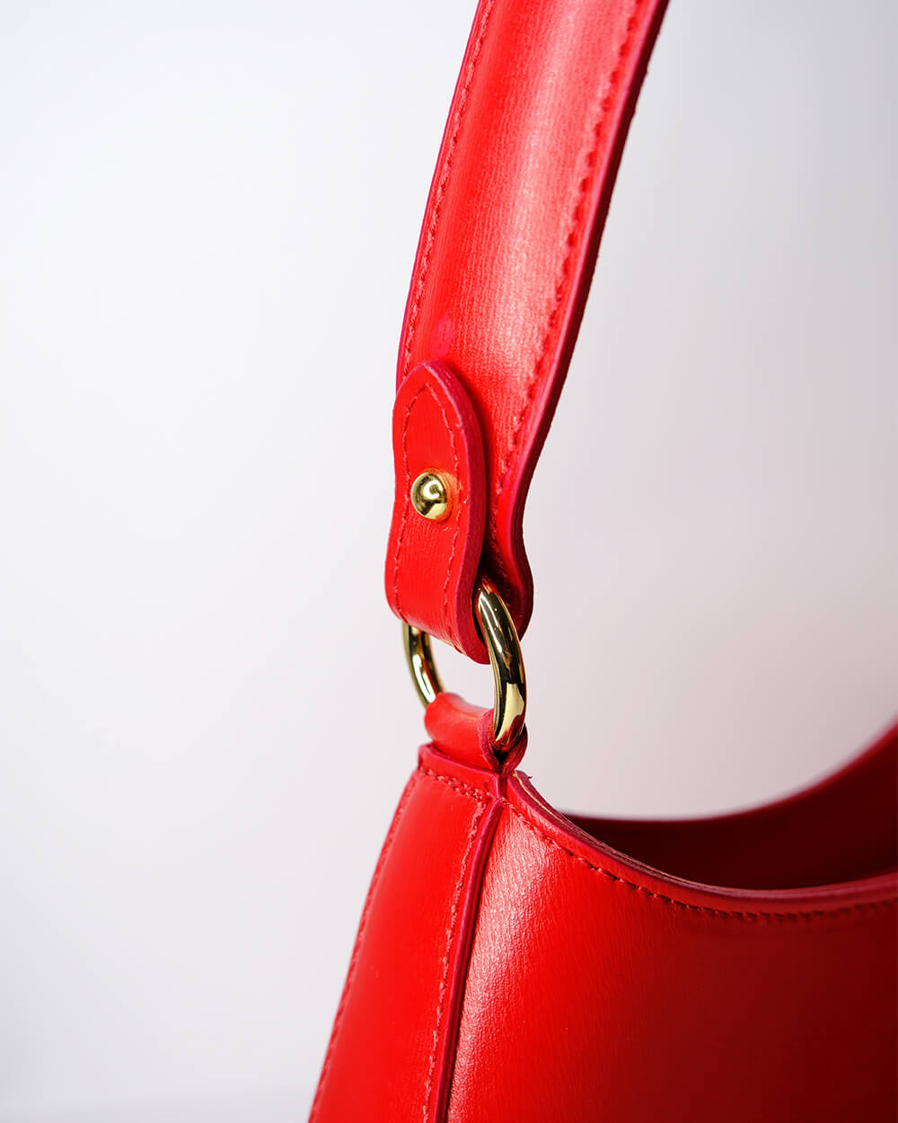 Luna Leather Shoulder Bag in Red