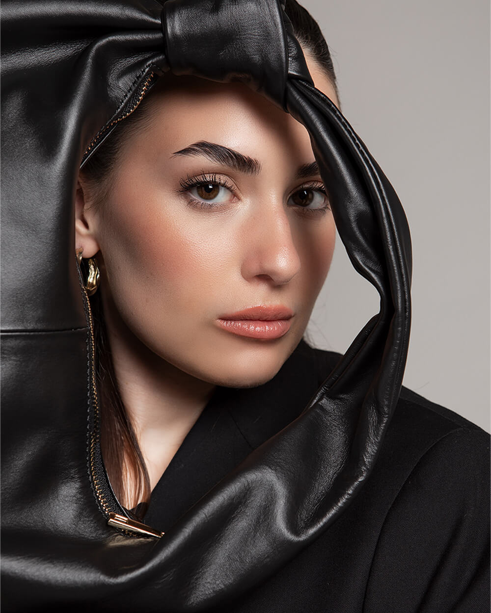 Vittoria Leather Crescent Knot Bag in Black